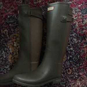 Hunter boots army green and brown panel buckle